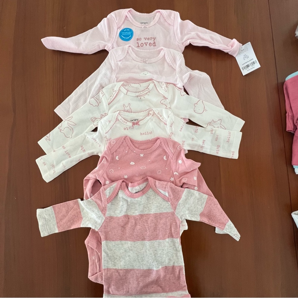BNWT Carters onesies - Bundle of 6